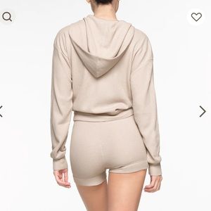 SKIMS Waffle zip up / boxer set. Color: Stone Size: Medium